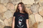 T-shirt femme noir col rond A donna Faci L'Omu porté