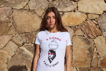 T-shirt femme blanc col rond A donna Faci L'Omu porté