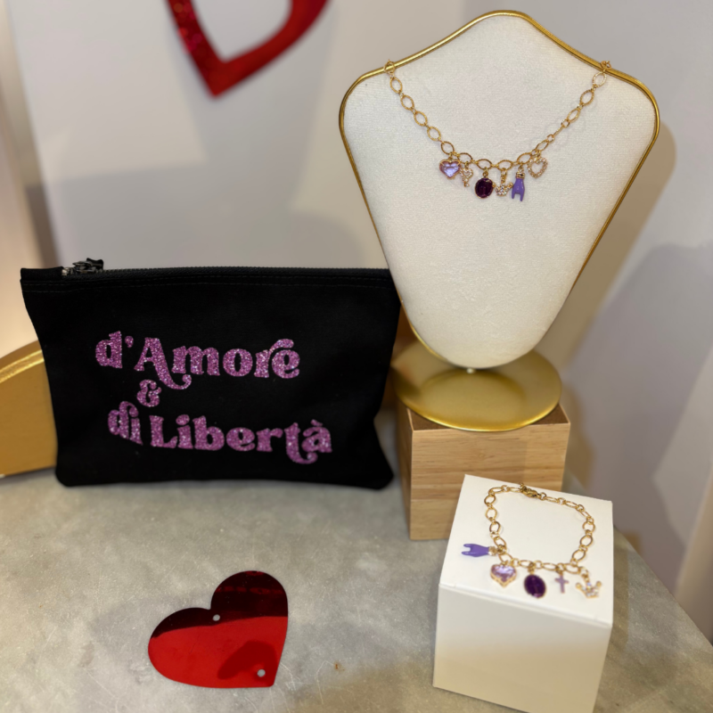 Box violette Saint Valentin 2026 chez L'Oru : pochette d'Amore e di Liberta, bracelet et collier multi pampilles en plaqué or - Présentation