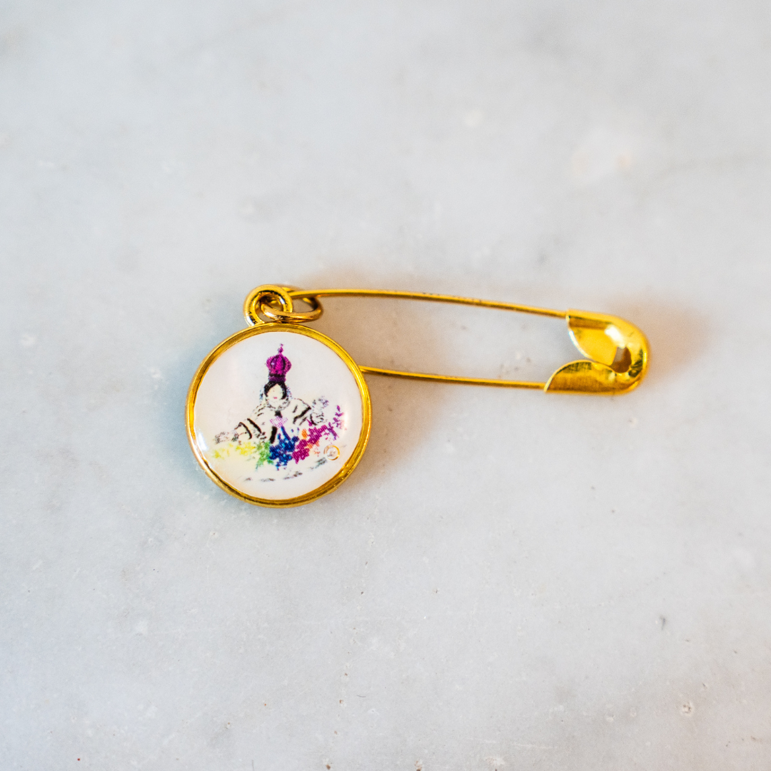 épingle-médaille-madonuccia Épingle dorée en acier inoxydable avec la médaille de la Madonuccia