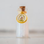 Fiole de sel protectrice avec médaille de San Ghjise (Saint Joseph), objet artisanal inspiré des traditions corses