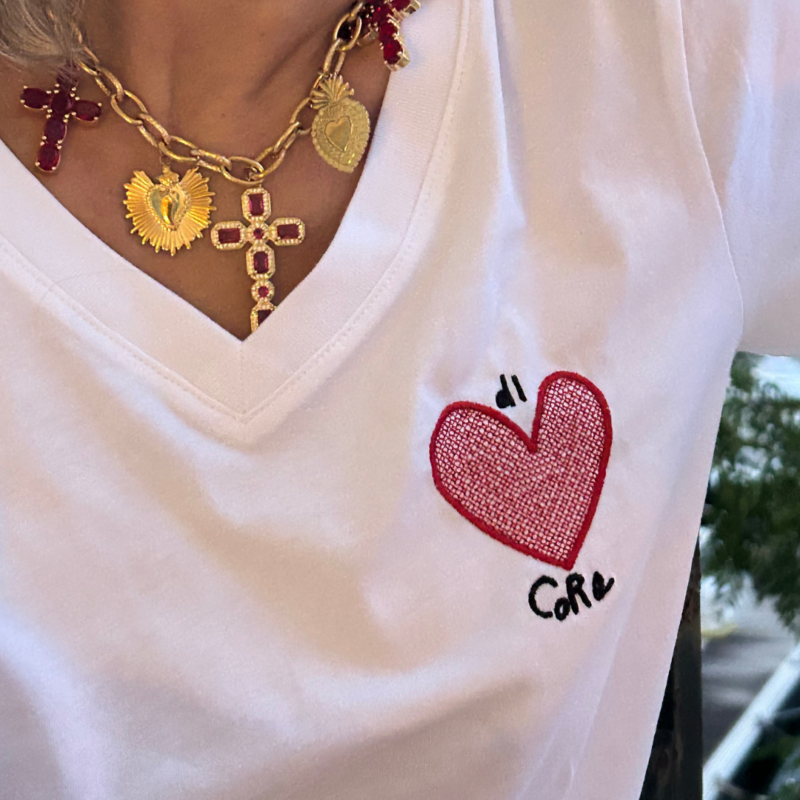 T-shirt femme Di Core en blanc, porté. De tout coeur