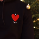 Zoom broderie di Core sur sweat capuche noir