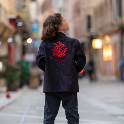 Veste enfant noire avec Curaddu rouge pailleté – Portée vue de dos
