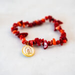 Bracelet tout corail avec la médaille de San Ghjisè -saint Joseph- saint protecteur et bâtisseur en Corse à Bastia