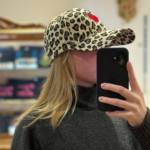 Casquette léopard clair brodée Di Core – vue de profil