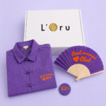 Box Maravigliosa Cool Mamma club : bleu de chine violet brodé, éventail violet et pins violet