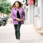 Veste bleu de chine corse violet porté "Cool Mamma Club" brodé orange poche gauche – L'Oru fête des mères