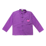 Veste bleu de chine corse en violet avec brodé sur la poche gauche : un papillon rose et l'inscription "Farfalla in Core"